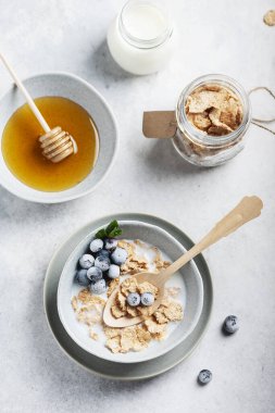 Mısır gevreği ile Kahvaltı