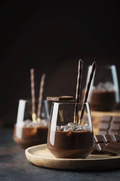 Liquore dolce cremoso con cioccolato — Foto Stock