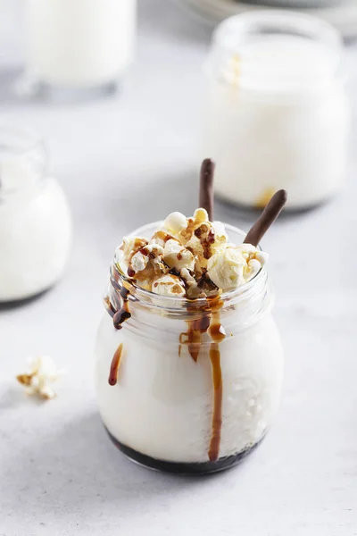 Smoothie tejjel és karamellel — Stock Fotó