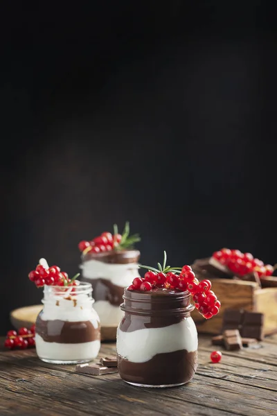 Sweet Dessert White Dark Chocolate Cream Berry Selective Focus Image — 스톡 사진