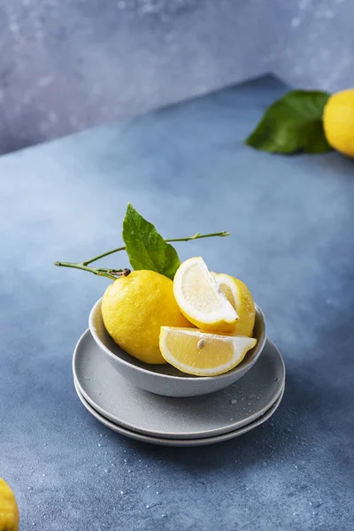 Fresh Sicilians Lemons Ceramic Bowl Selective Focus Image — Stock Photo, Image