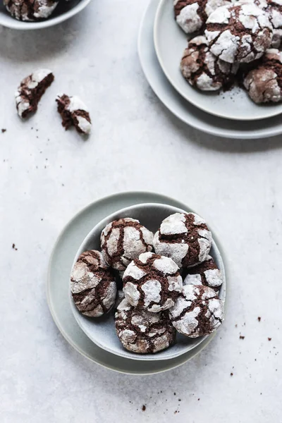 Сладкий Шоколад Морщины Печенье Глазури Сахара Светлом Фоне Селективное Изображение — стоковое фото