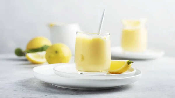 Sweet Lemon Curd Glass Selective Focus Image Slider Format — Stock Photo, Image