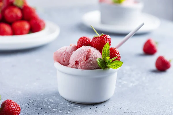 Summer Sorbet Fresh Strawberry Selective Focus Image — Stock Photo, Image