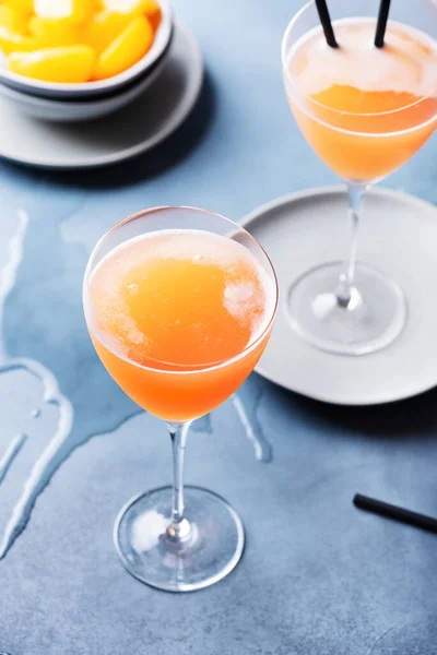 Traditionele Italiaanse Cocktail Bellini Met Prosecco Perziken Selectief Focusbeeld — Stockfoto