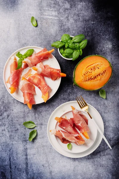 Summer Appetizer Sweet Melon Ham Dark Background Top View Image — Stock Photo, Image