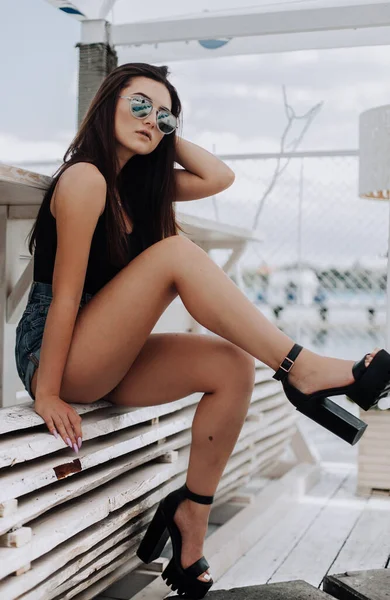 Girl Sitting Beach — Stock Photo, Image