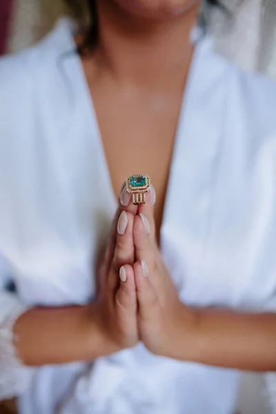 Anillos Boda Entre Dedos — Foto de Stock