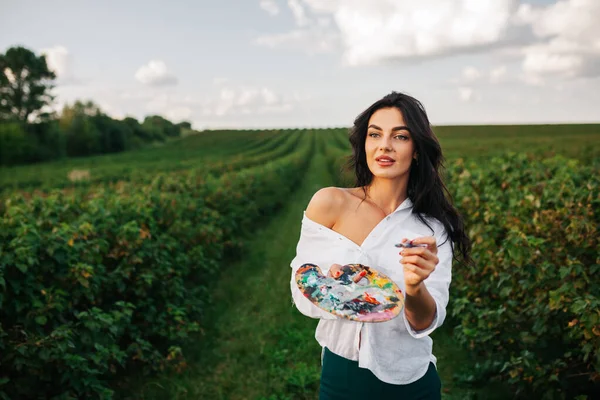 Joven Hermosa Mujer Caminando Campuhan Ridge Manera Artistas Bali Ubud — Foto de Stock