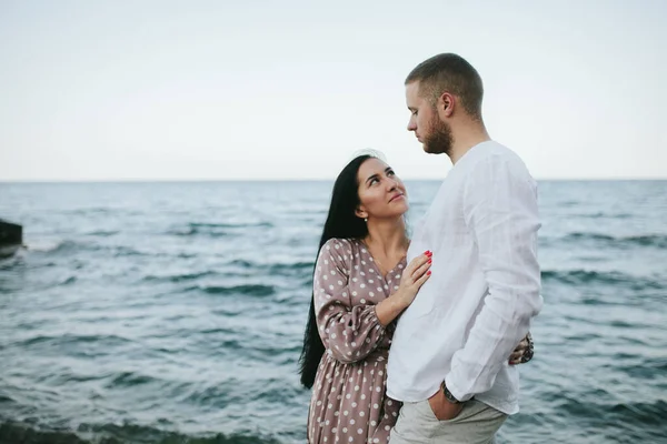 Rückansicht Eines Glücklichen Paares Das Sommer Strand Einem Tropischen Ort — Stockfoto