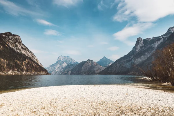 Avusturyalı bir gölün kıyısında — Stok fotoğraf