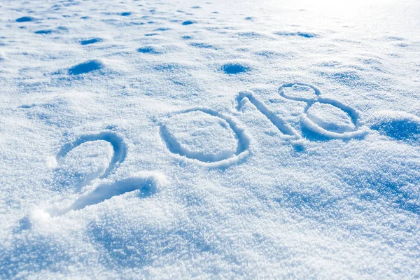 2018 handgeschreven op de sneeuw — Stockfoto