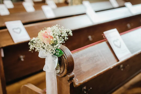 Fleur Mariage Décoration Dans Une Église Chrétienne Images De Stock Libres De Droits