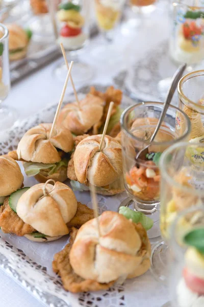 Deliciosos Mini Sándwiches Plato Imagen de stock