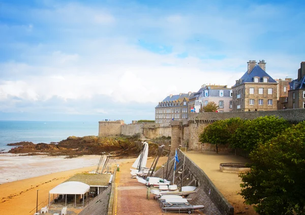 Παλιά πόλη Saint-Malo πάνω από την ακτή του Ατλαντικού, Γαλλία — Φωτογραφία Αρχείου