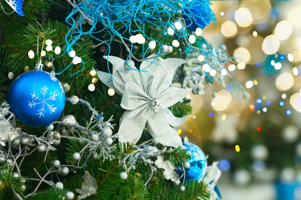 Abete di Natale con decorazioni — Foto Stock