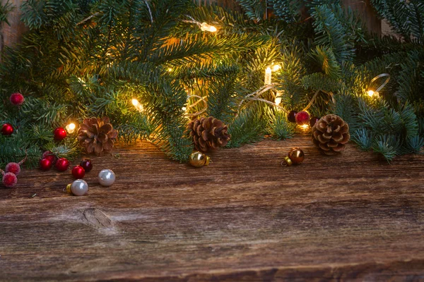 Bordo di Natale con abete e luci — Foto Stock