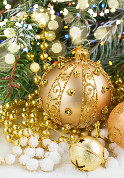 金弓和 evegreen 圣诞树 — 图库照片