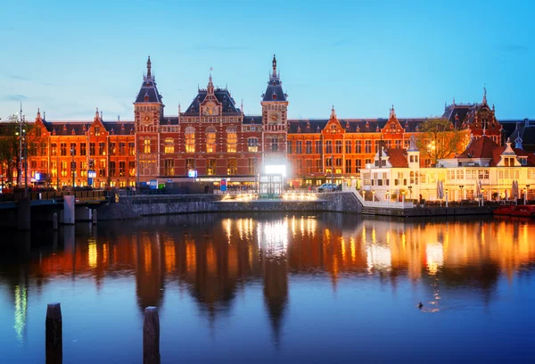 Paisaje urbano de Ámsterdam por la noche — Foto de Stock