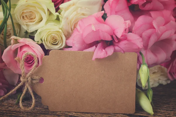 pembe ve beyaz çiçekler