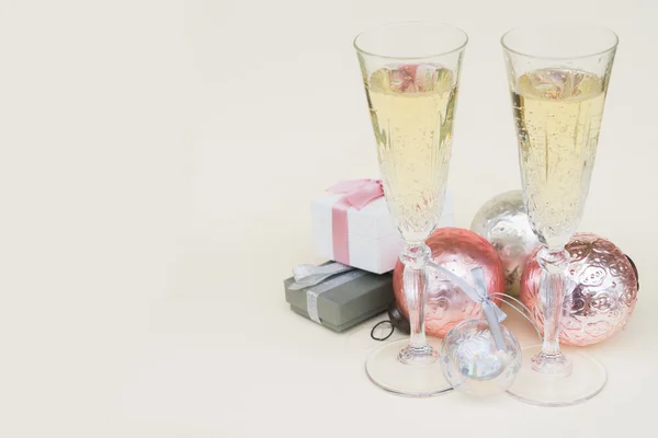 Two glasses of christmas champagne — Stock Photo, Image