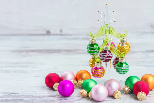 Árbol de Navidad con bolas — Foto de Stock