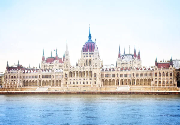 议会，布达佩斯的外观 — 图库照片