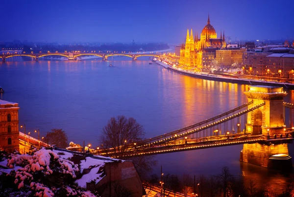 Paysage urbain de Budapest la nuit, Hongrie — Photo