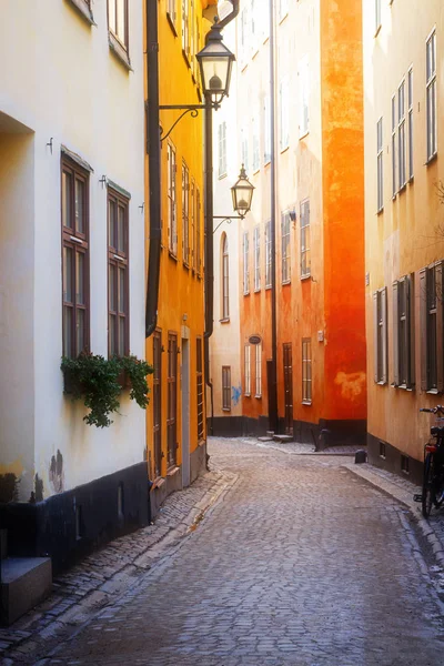 Старая улица Стокгольма, Швеция — стоковое фото