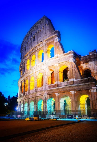 Coliseo en roma, italia — Foto de Stock