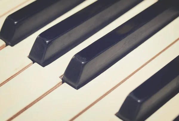 Piyano klavyesini kapat — Stok fotoğraf