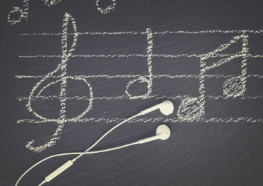 Kulaklık ile müzik notlar
