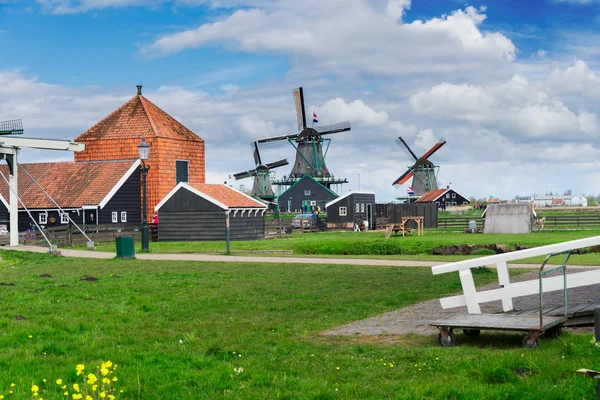 네덜란드 의풍 차 — 스톡 사진