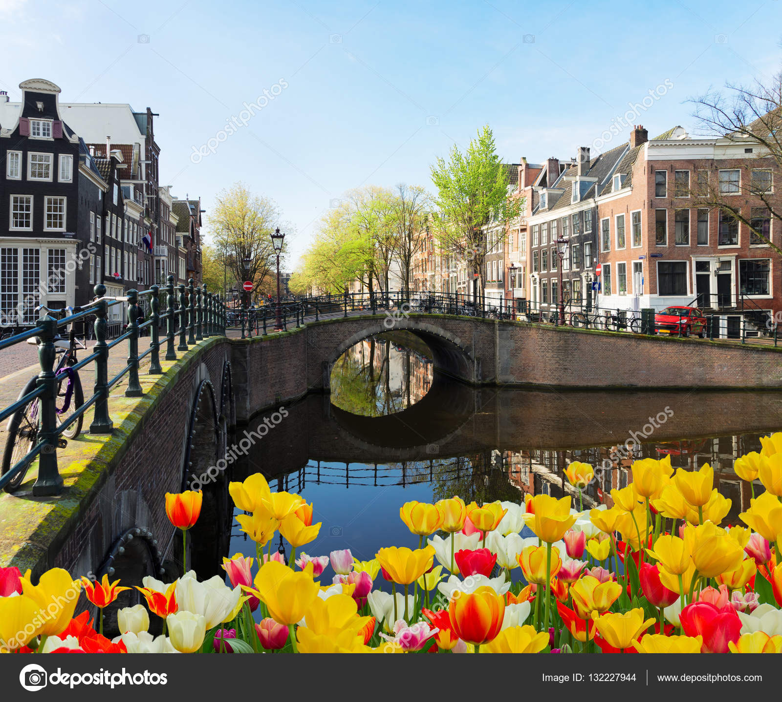 Espace personnel de Mokum. Depositphotos_132227944-stockafbeelding-huizen-van-amsterdam-nederland