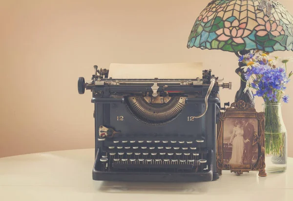 Typewriter on table — Stock Photo, Image