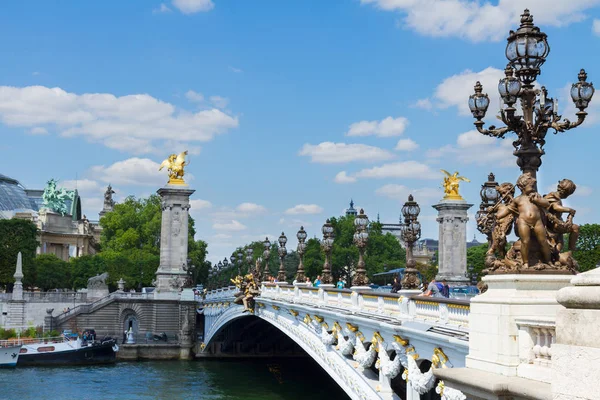 Puente de Alexandre III en París, Francia —  Fotos de Stock