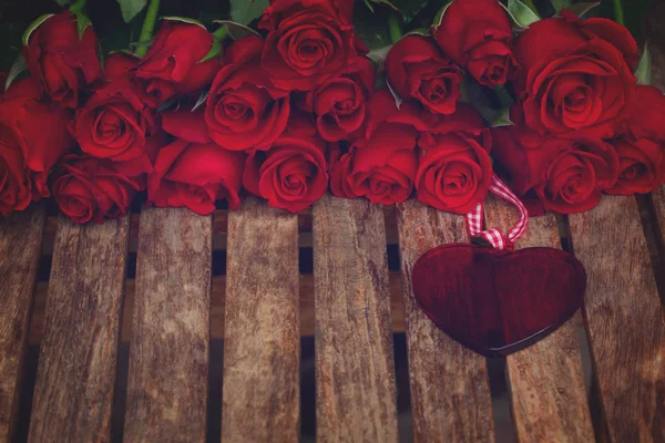 Roses with heart — Stock Photo, Image