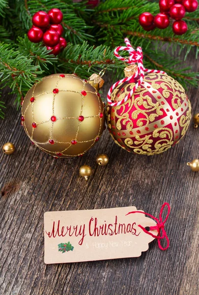 Κόκκινα και χρυσά χριστουγεννιάτικα μπαλάκια — Φωτογραφία Αρχείου