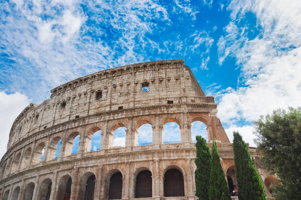 Koloseum při západu slunce v Římě, Itálie — Stock fotografie