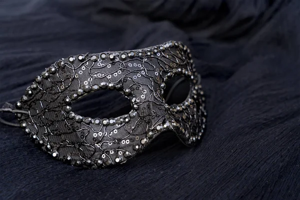 Maskeli balo süslemeleri ile maske — Stok fotoğraf