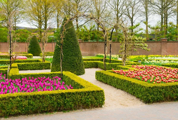 Formal spring garden — Stock Photo, Image