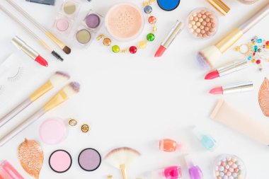 Renkli makyaj sahnesi