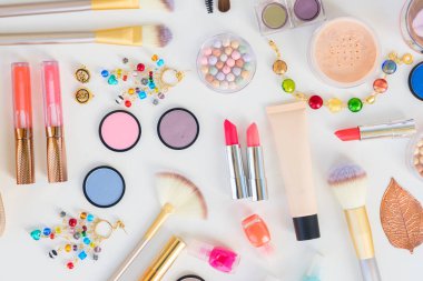 Renkli makyaj sahnesi