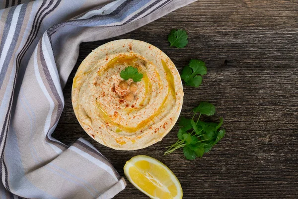 Plate of hummus — Stock Photo, Image