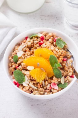 Granola ile sağlıklı kahvaltı