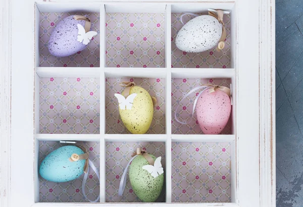 Œufs de Pâques en boîte — Photo