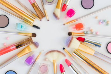 Renkli makyaj sahnesi