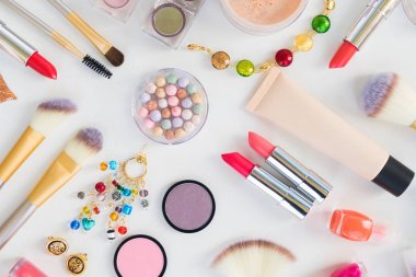 Renkli makyaj sahnesi