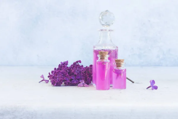 Flacons d'essence de lilas — Photo