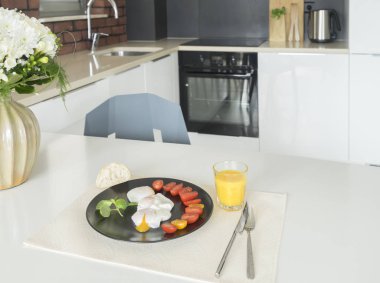 haşlanmış yumurta ile Kahvaltı